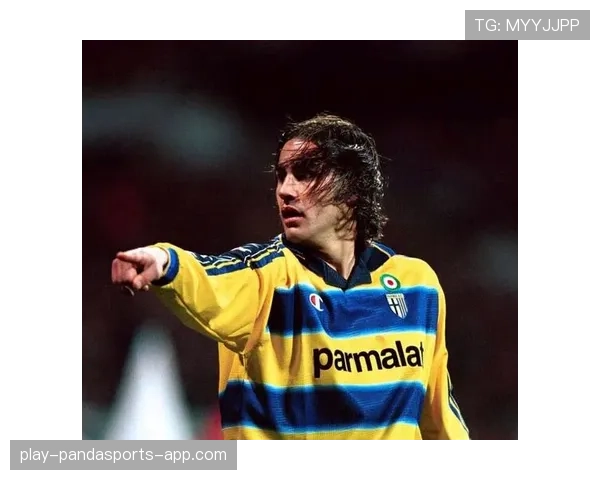 内斯塔与卡纳瓦罗：防守体系如何从单点覆盖演进为协同压缩