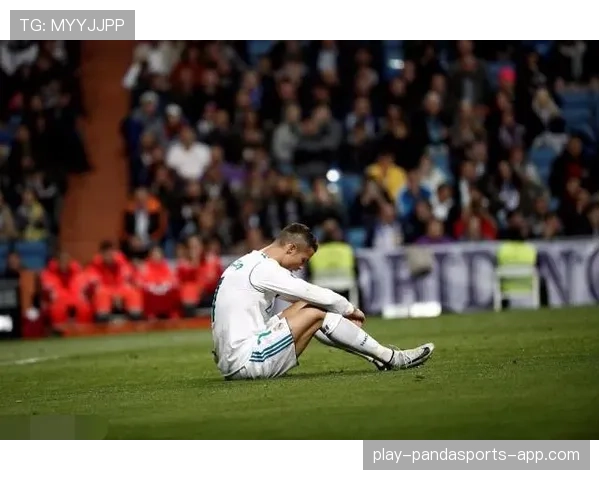 内马尔与阿扎尔巅峰期技术型边锋表现对比:突破效率、进攻组织与战术适配性解析